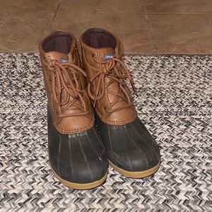 Boys duck boots